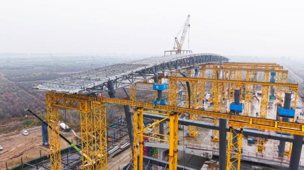 证券配资网站 中铁建工集团津潍高铁东营南站完成首榀钢屋架拼装滑移